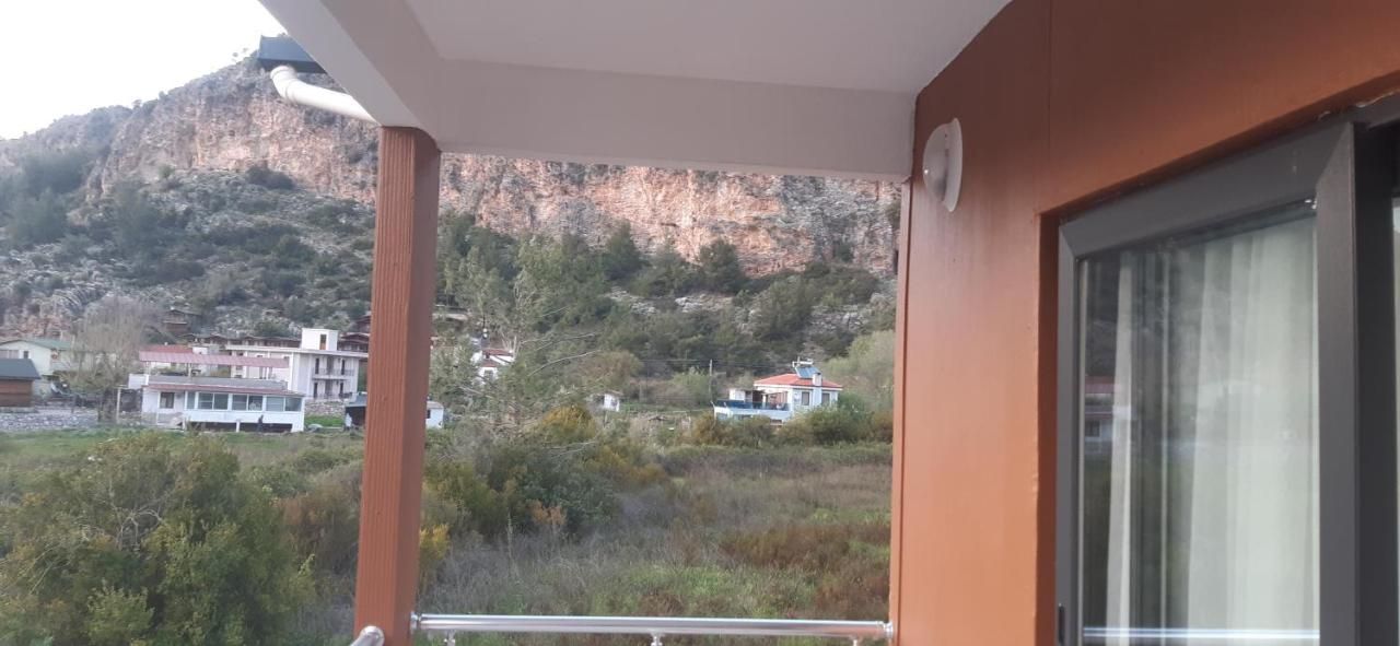 View from the balcony of Maviev over the garden and neighbourhood to the limestone cliffs
